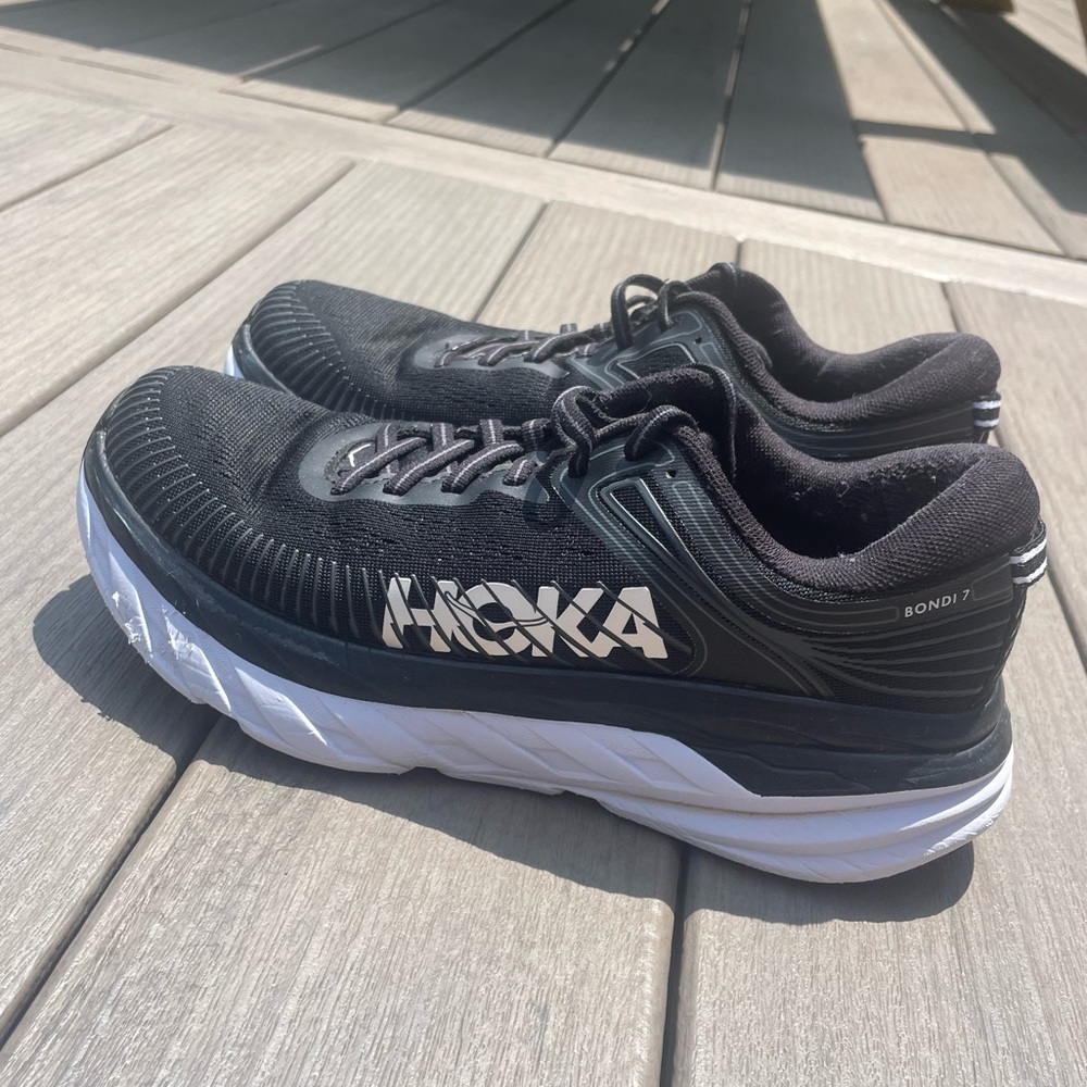 Black Hoka OneOne Bondi 7